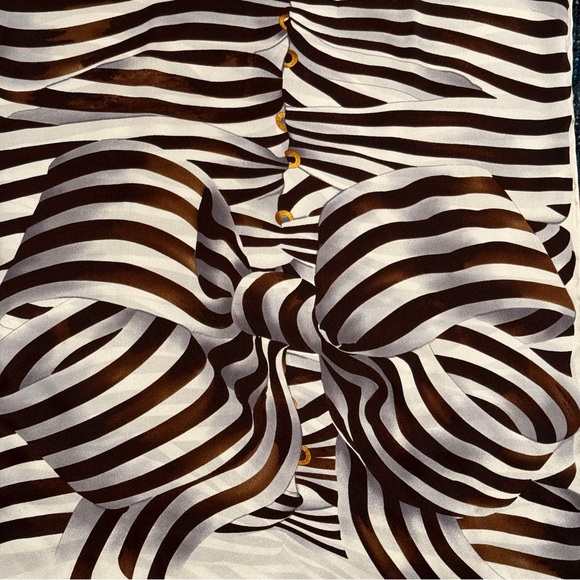 Henri Bendel Vintage 100% Silk Scarf 70x19 Hand Rolled Edges Rare Collectible - Picture 3 of 8